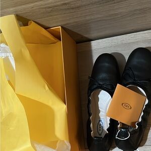 Tod's Black Leather Ballet Flats